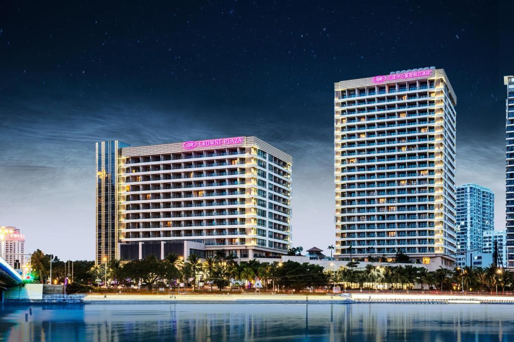 Фото отеля Хайнань, Crowne Plaza Sanya City Center 5* №1